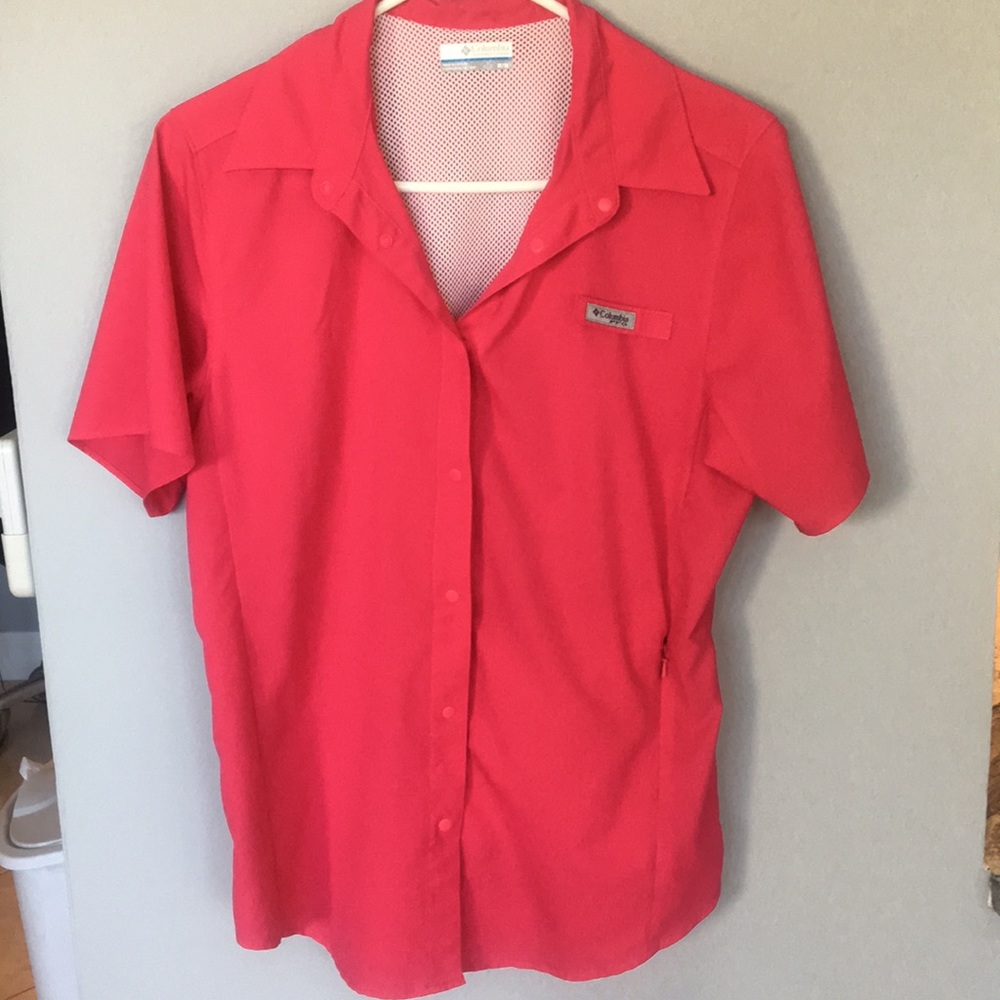 Beautiful Rose 🌹colored Columbia shirt